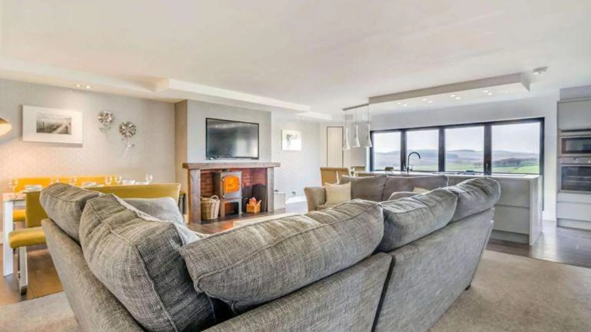 10 Guests - 5 Bedrooms - Deck - Hot Tub Édimbourg
