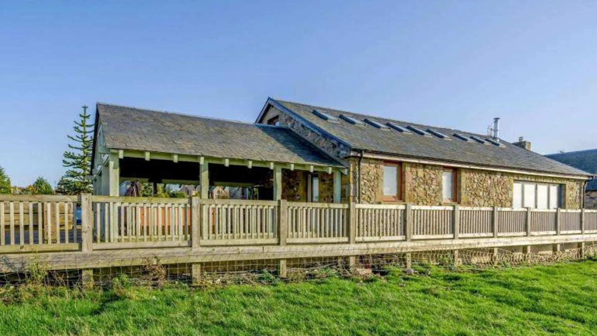 Feriehus 10 Guests - 5 Bedrooms - Deck - Hot Tub Edinburgh Storbritannien