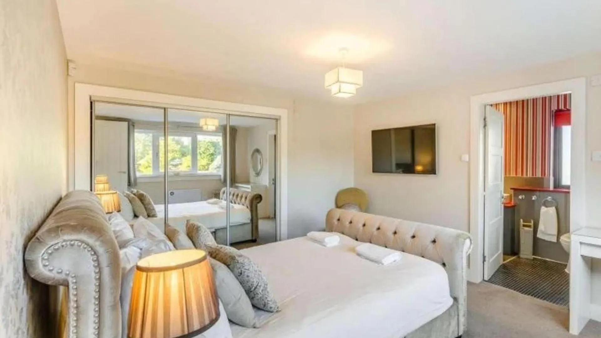 Feriehus 10 Guests - 5 Bedrooms - Deck - Hot Tub Edinburgh