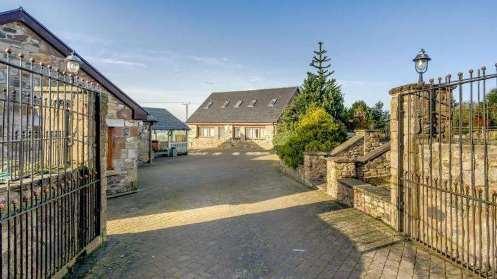 10 Guests - 5 Bedrooms - Deck - Hot Tub Edinburgh 0*,