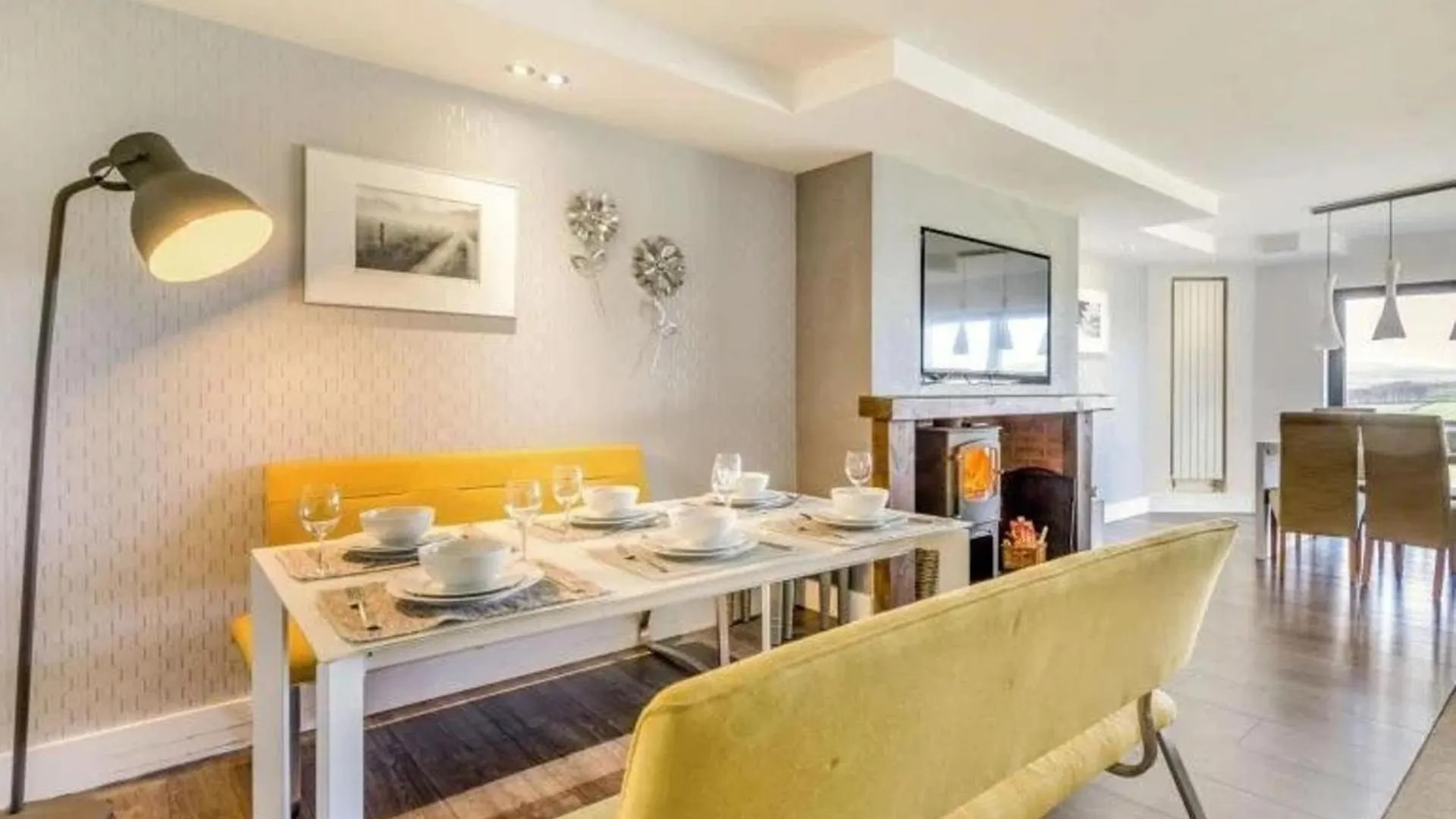 10 Guests - 5 Bedrooms - Deck - Hot Tub Edinburgh
