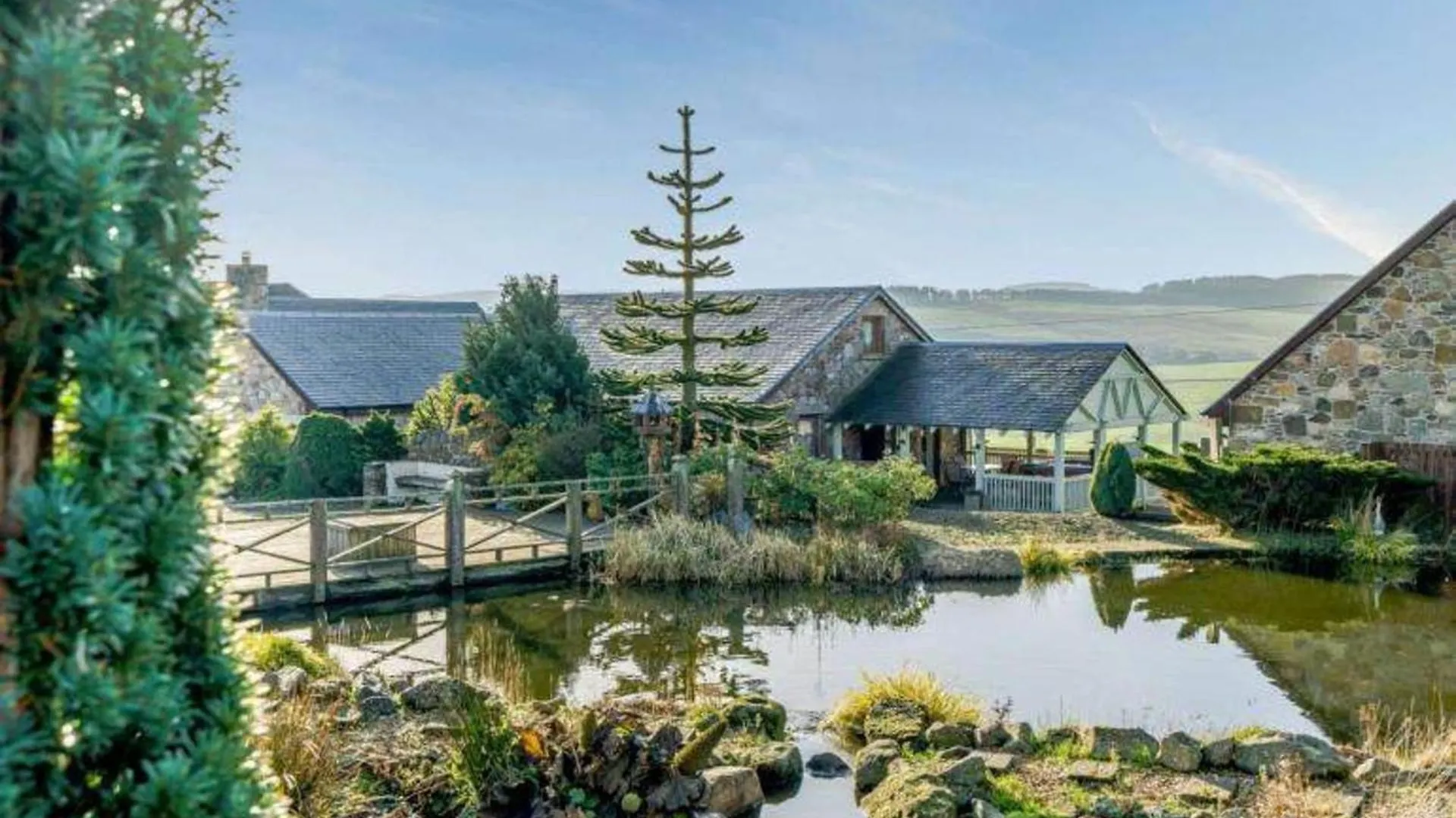 10 Guests - 5 Bedrooms - Deck - Hot Tub Edinburgh Feriehus